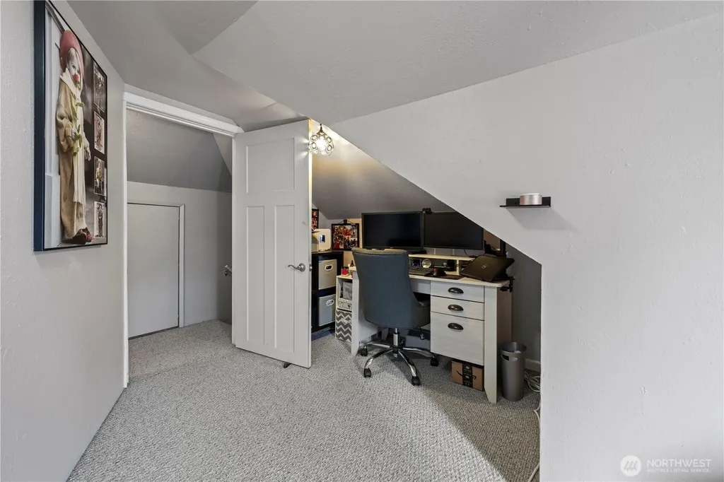 1925 Rainier Avenue Everett WA 98201