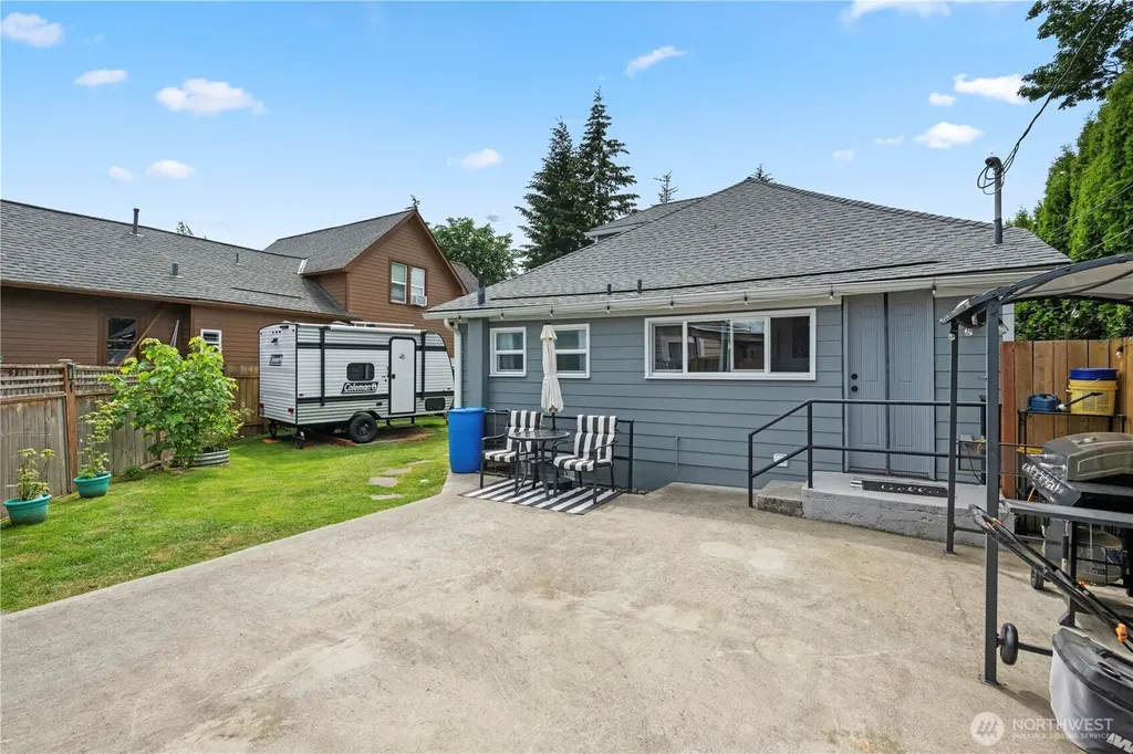 1925 Rainier Avenue Everett WA 98201