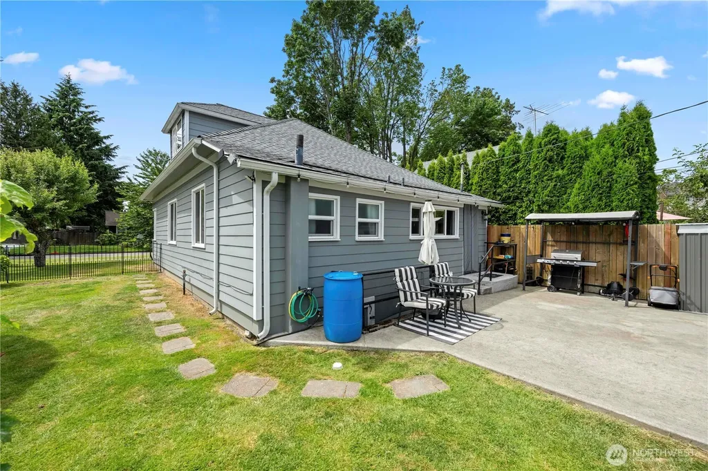 1925 Rainier Avenue Everett WA 98201