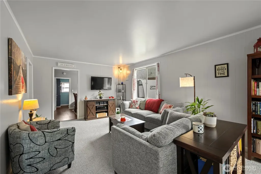 1925 Rainier Avenue Everett WA 98201