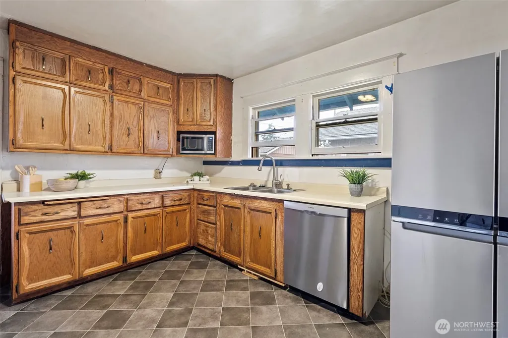 1512 S Oakes Street Tacoma WA 98405