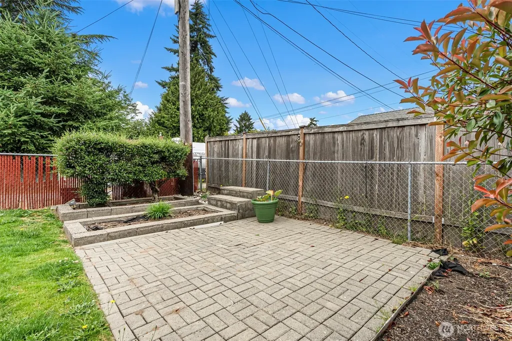 1512 S Oakes Street Tacoma WA 98405