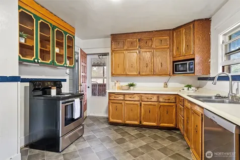 1512 S Oakes Street Tacoma WA 98405