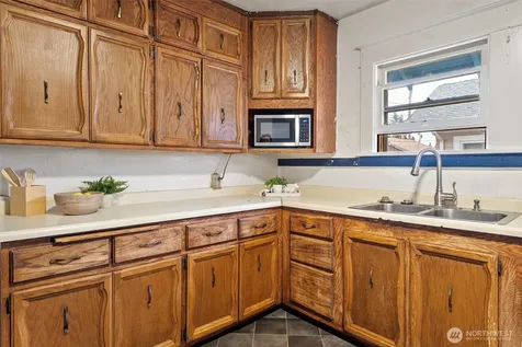 1512 S Oakes Street Tacoma WA 98405