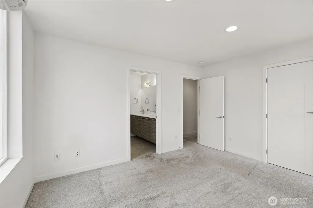 1017 W Crockett Street Seattle WA 98119