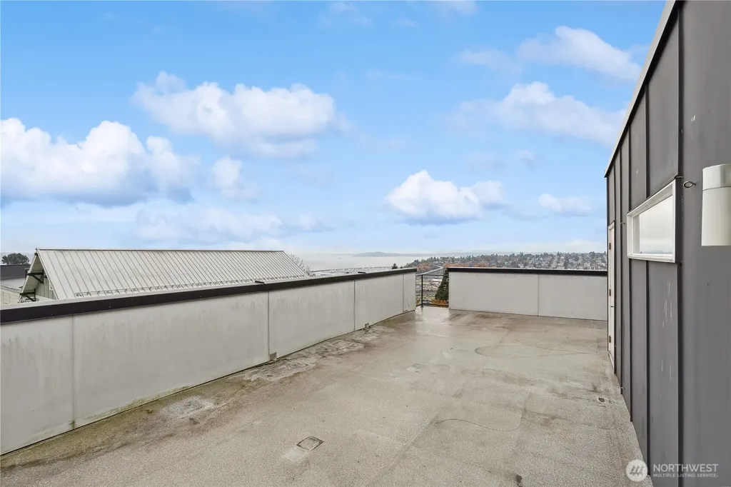 1017 W Crockett Street Seattle WA 98119