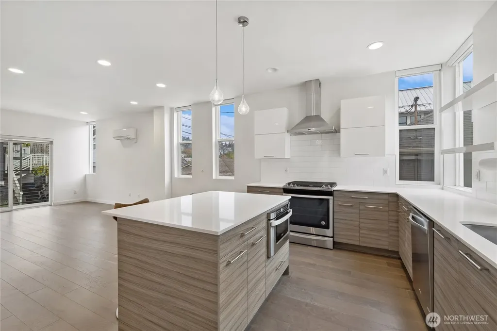 1017 W Crockett Street Seattle WA 98119