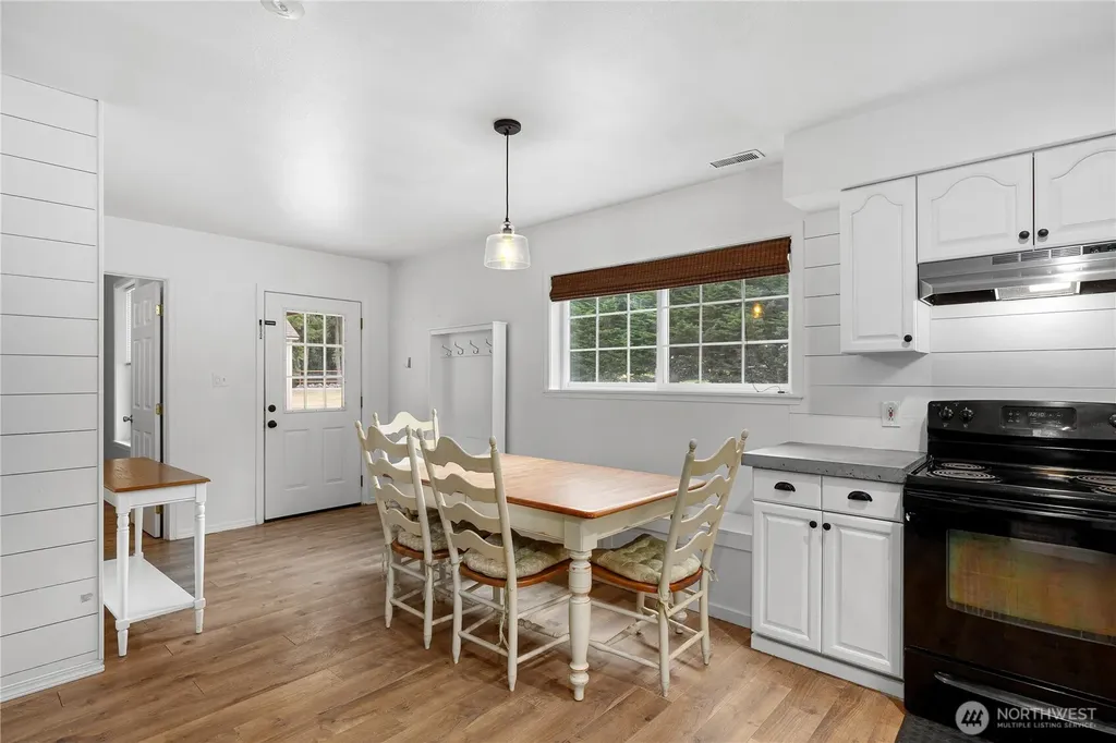 91 Loafer Lane Port Angeles WA 98362