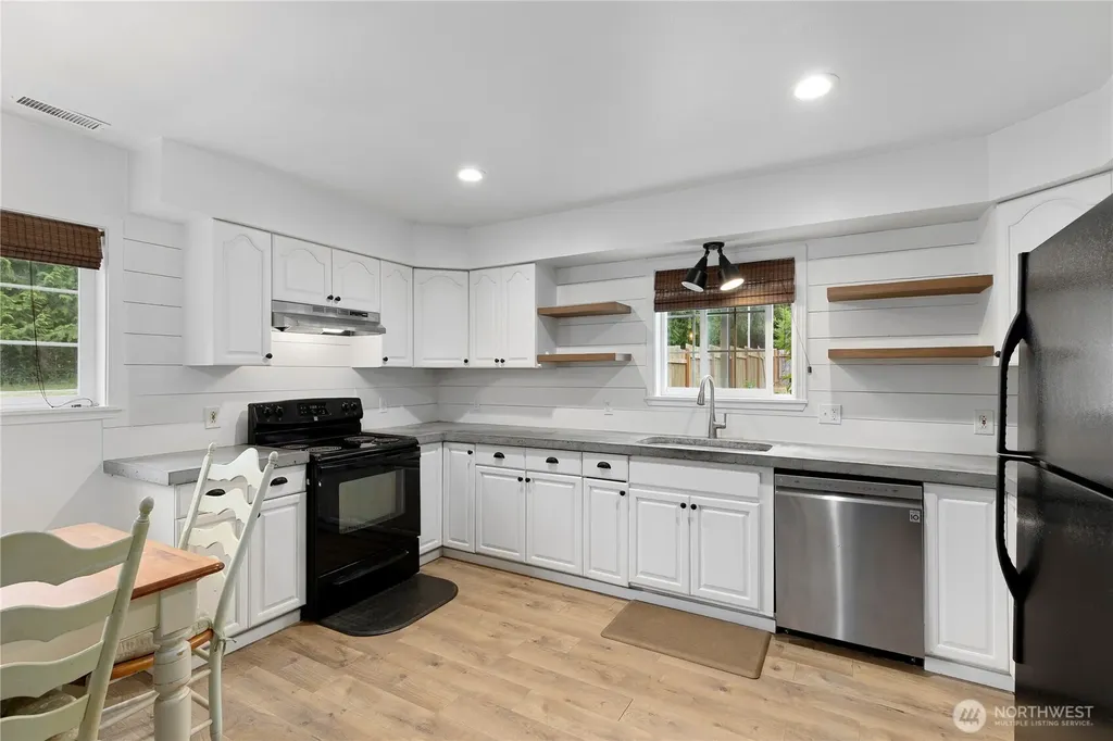 91 Loafer Lane Port Angeles WA 98362