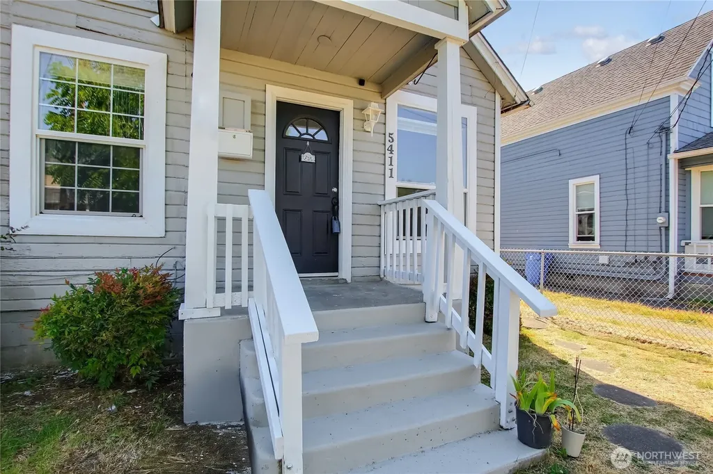 5411 S Warner Street Tacoma WA 98409