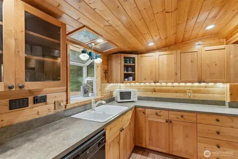 191 Northwoods Cabin Cougar WA 98616