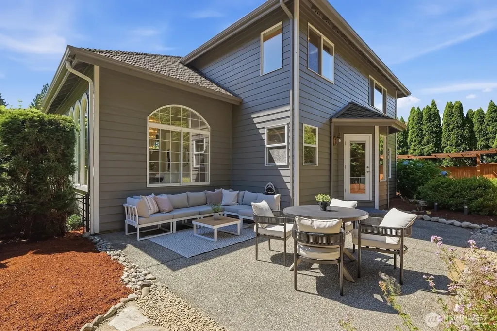 18009 Ambleside Court Arlington WA 98223