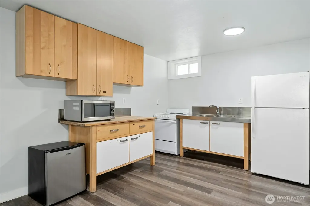 9520 2nd Avenue NW Seattle WA 98117