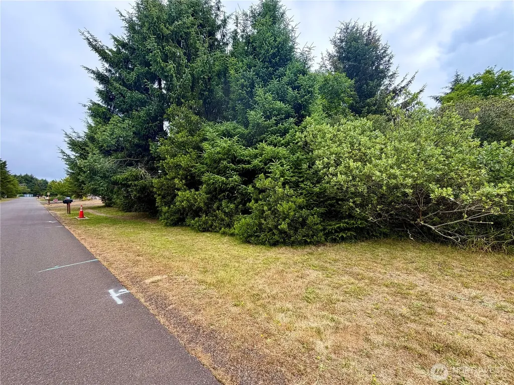772 Island Circle SE Ocean Shores WA 98569