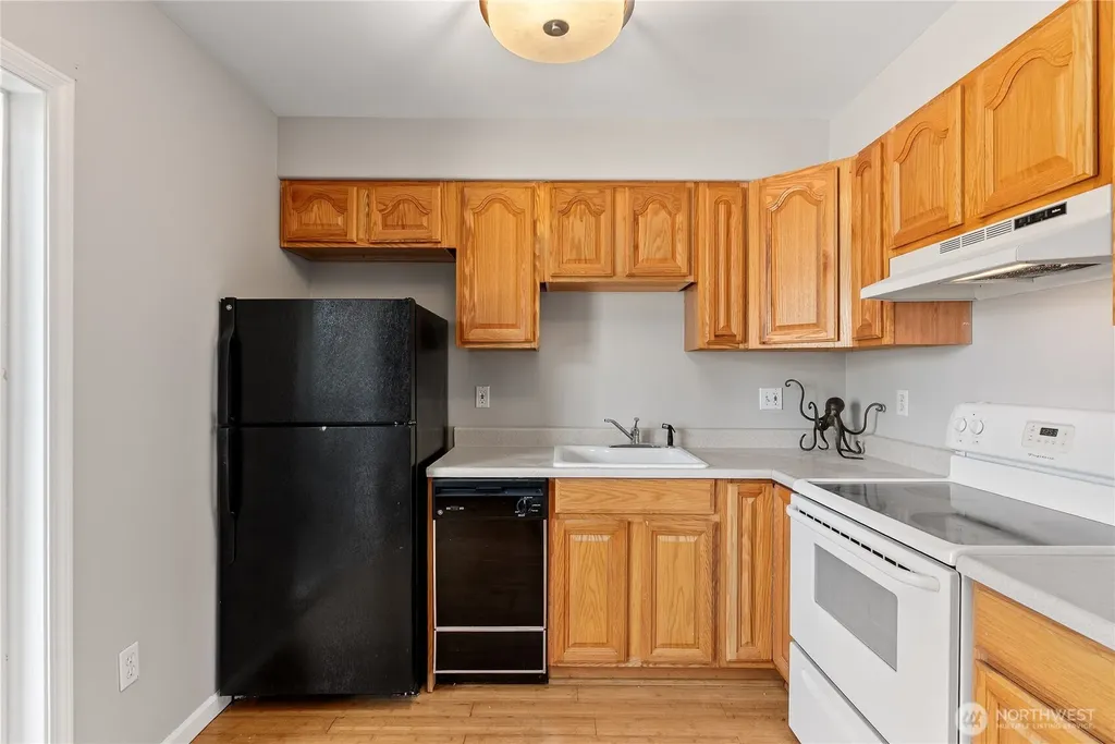 7703 11 Avenue SW Seattle WA 98106