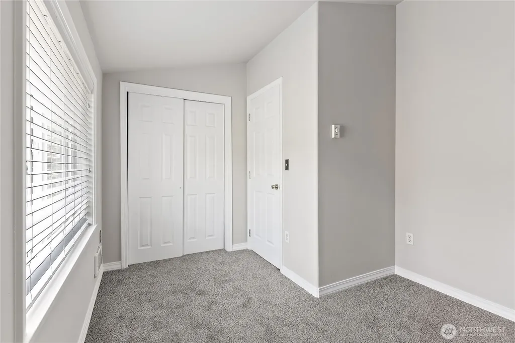 7703 11 Avenue SW Seattle WA 98106