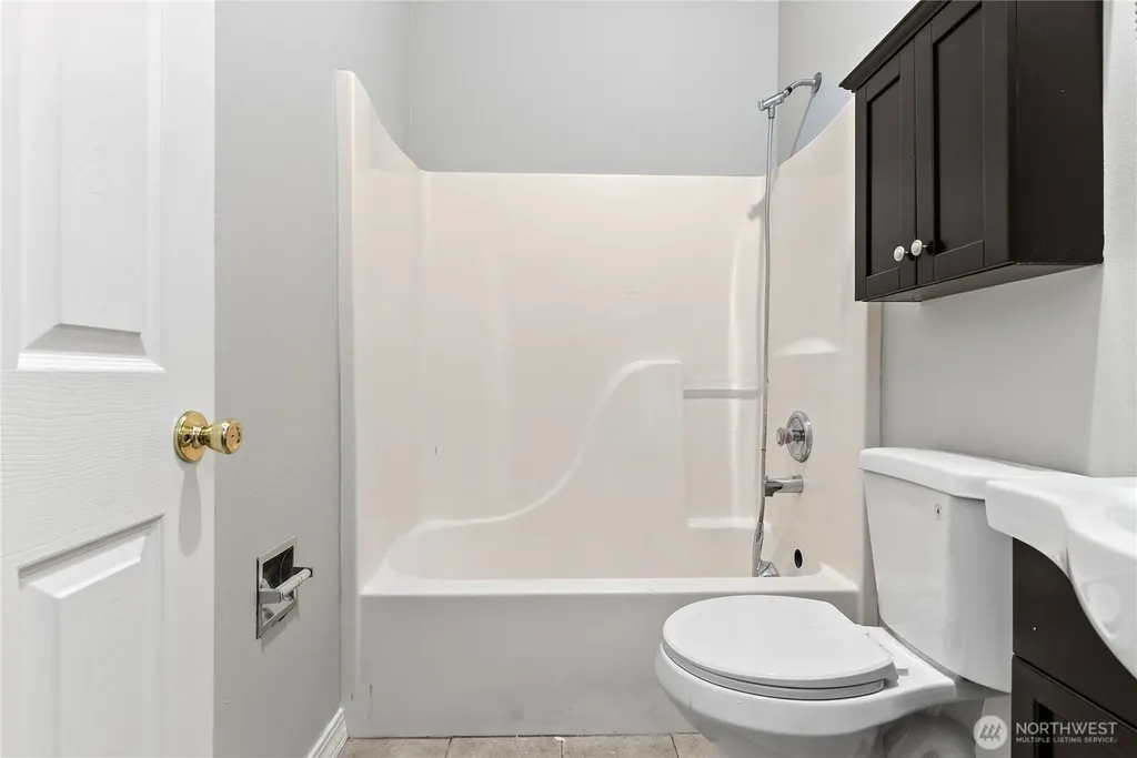 7703 11 Avenue SW Seattle WA 98106