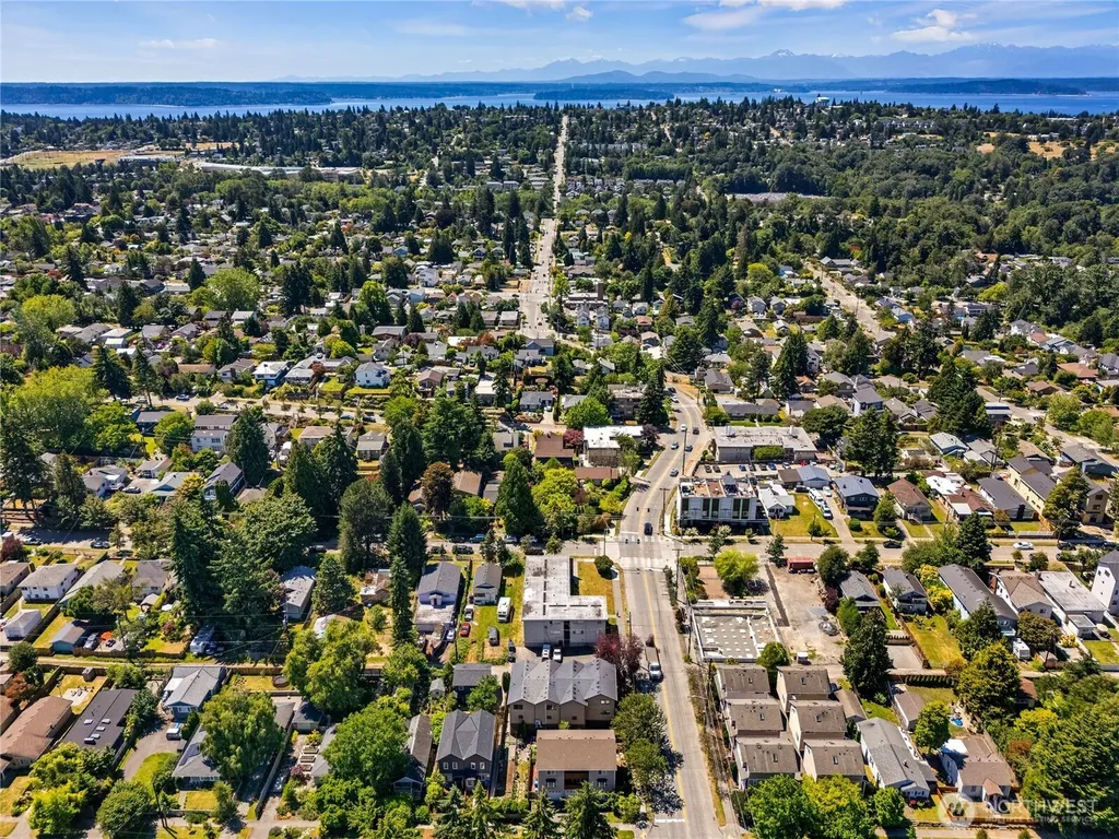 7703 11 Avenue SW Seattle WA 98106