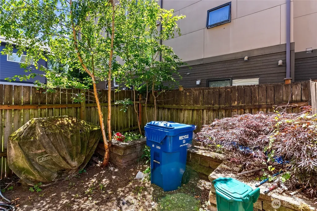 7703 11 Avenue SW Seattle WA 98106