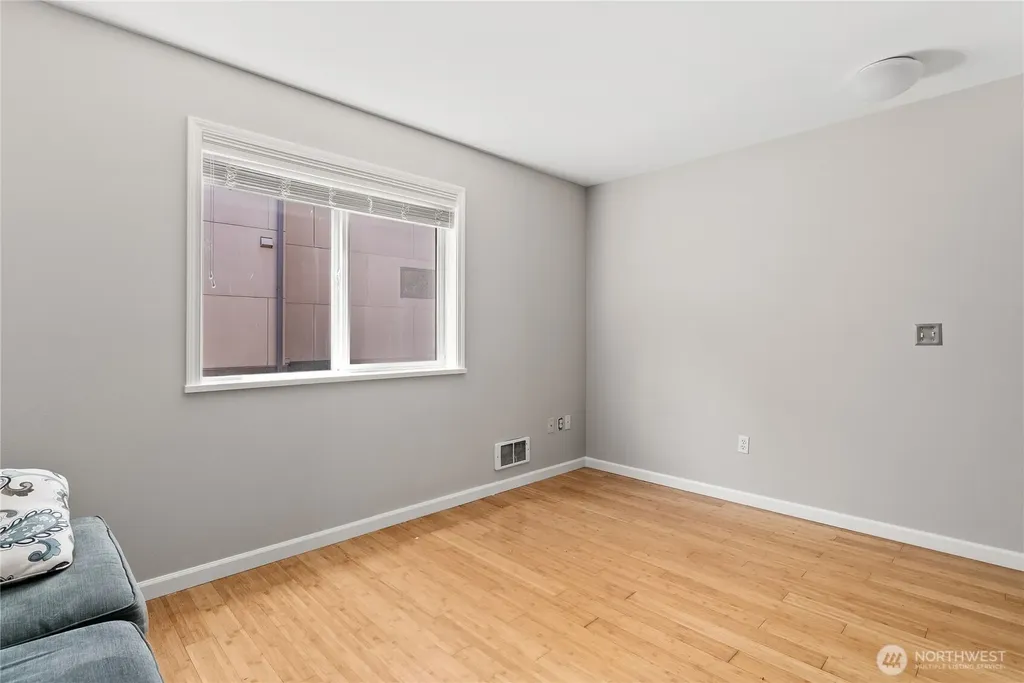 7703 11 Avenue SW Seattle WA 98106