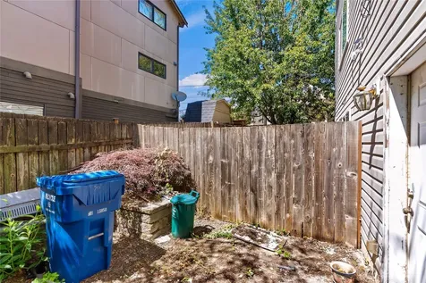 7703 11 Avenue SW Seattle WA 98106