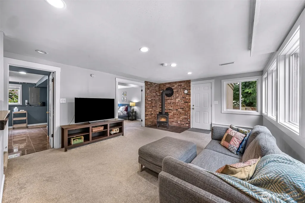 19115 104th Avenue NE Bothell WA 98011