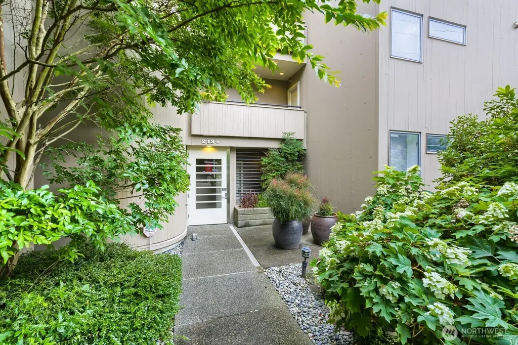 2134 Waverly Place N Seattle WA 98109