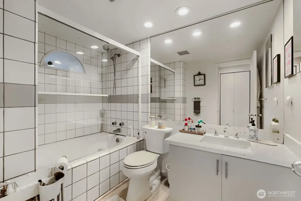 2134 Waverly Place N Seattle WA 98109