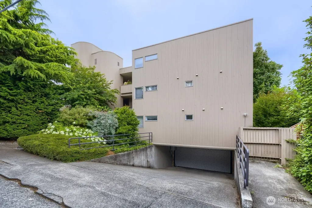 2134 Waverly Place N Seattle WA 98109