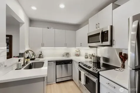 2134 Waverly Place N Seattle WA 98109