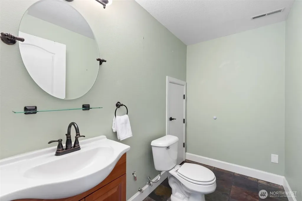 118 Peninsula Kelso WA 98626