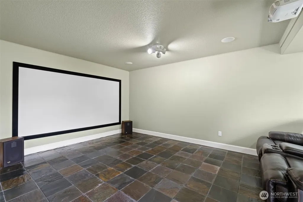 118 Peninsula Kelso WA 98626