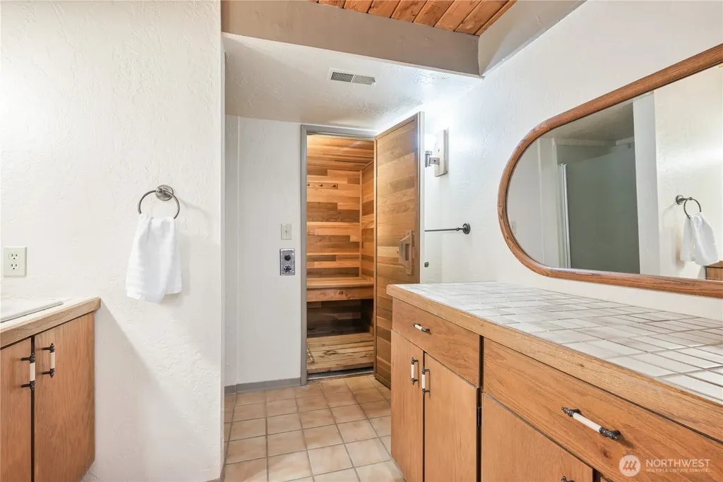 1310 River Road Longview WA 98632