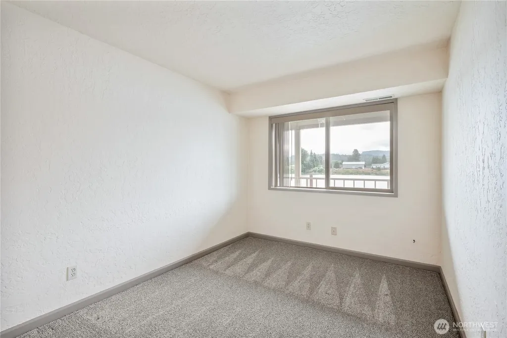 1310 River Road Longview WA 98632