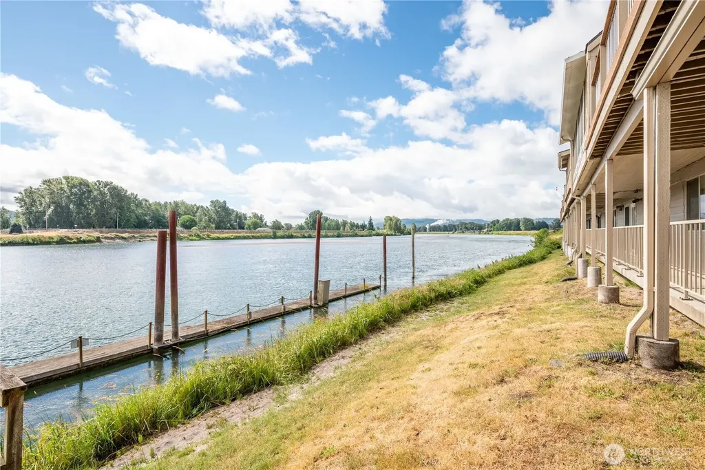 1310 River Road Longview WA 98632