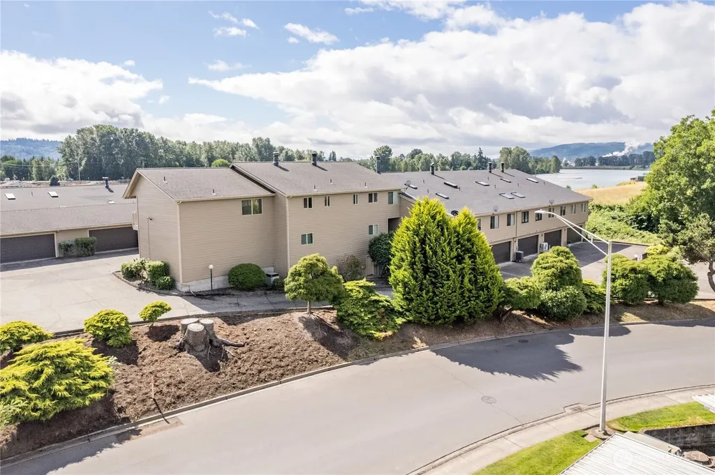 1310 River Road Longview WA 98632