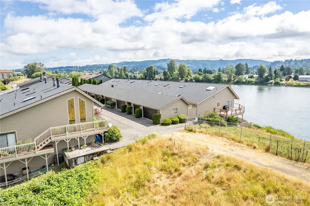 1310 River Road Longview WA 98632