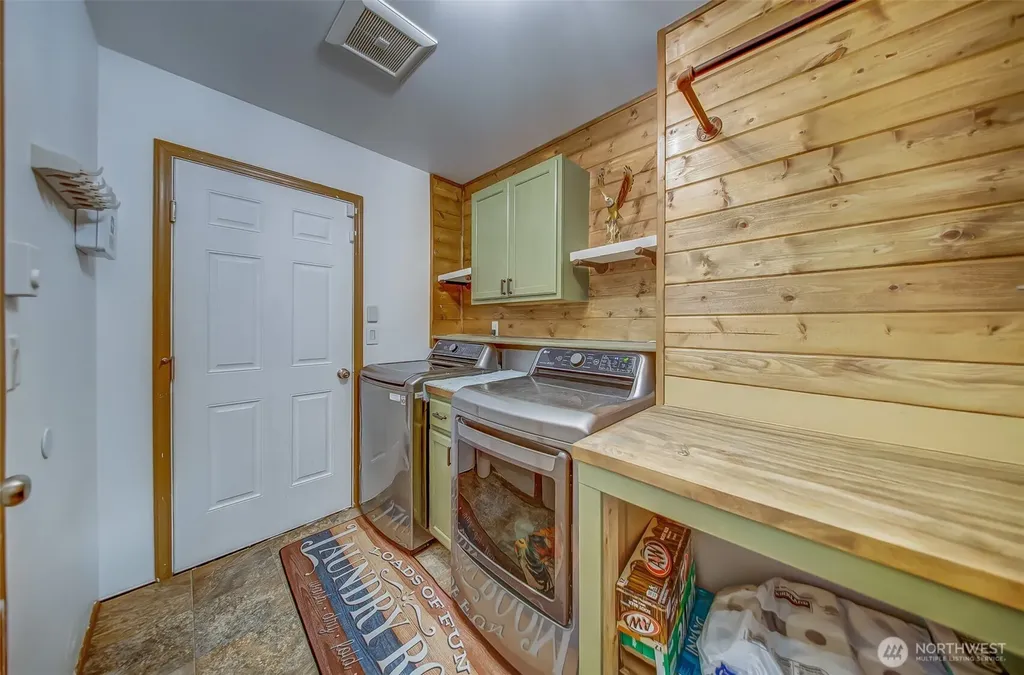 161 E Tenby Way Lilliwaup WA 98584