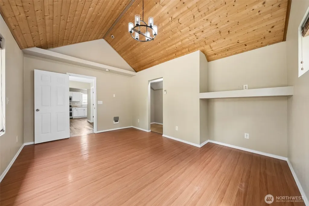 10208 Mckinley Avenue E Tacoma WA 98445