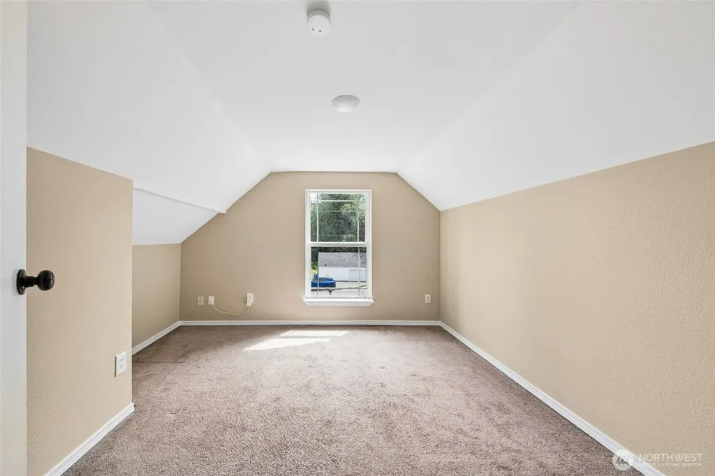 10208 Mckinley Avenue E Tacoma WA 98445