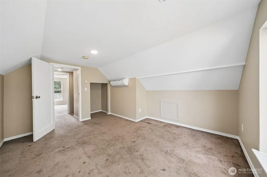 10208 Mckinley Avenue E Tacoma WA 98445