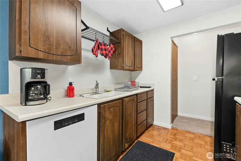 5506 220th St SW Mountlake Terrace WA 98043