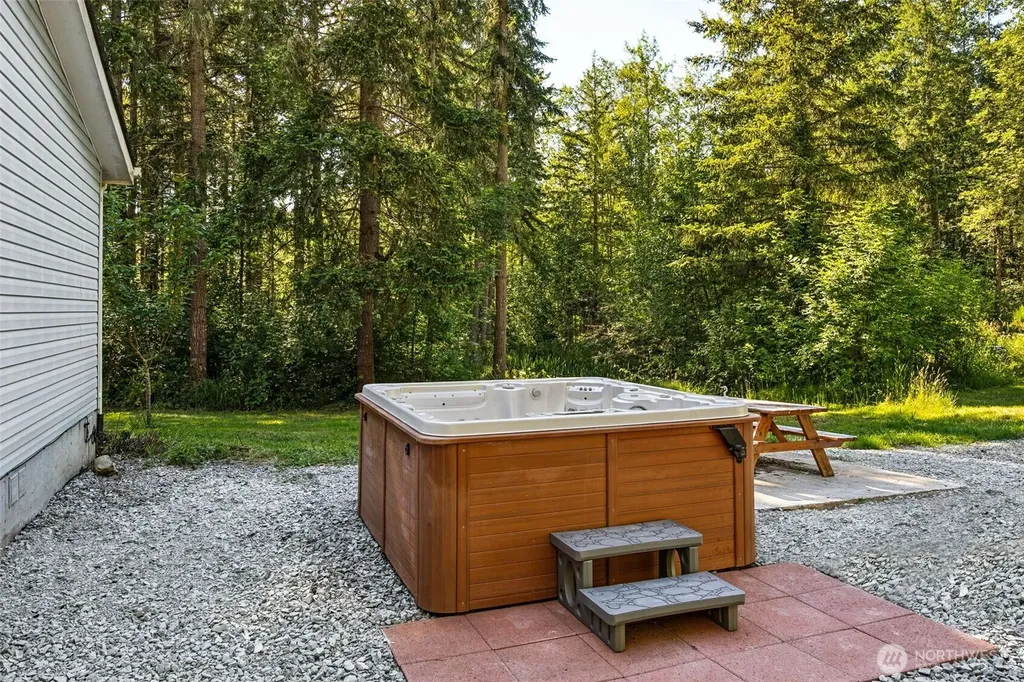 40402 66th Avenue E Eatonville WA 98328
