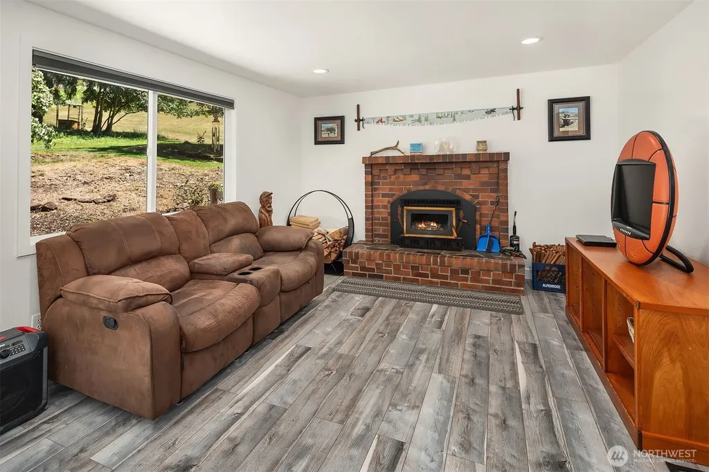 16530 237th Avenue SE Issaquah WA 98027