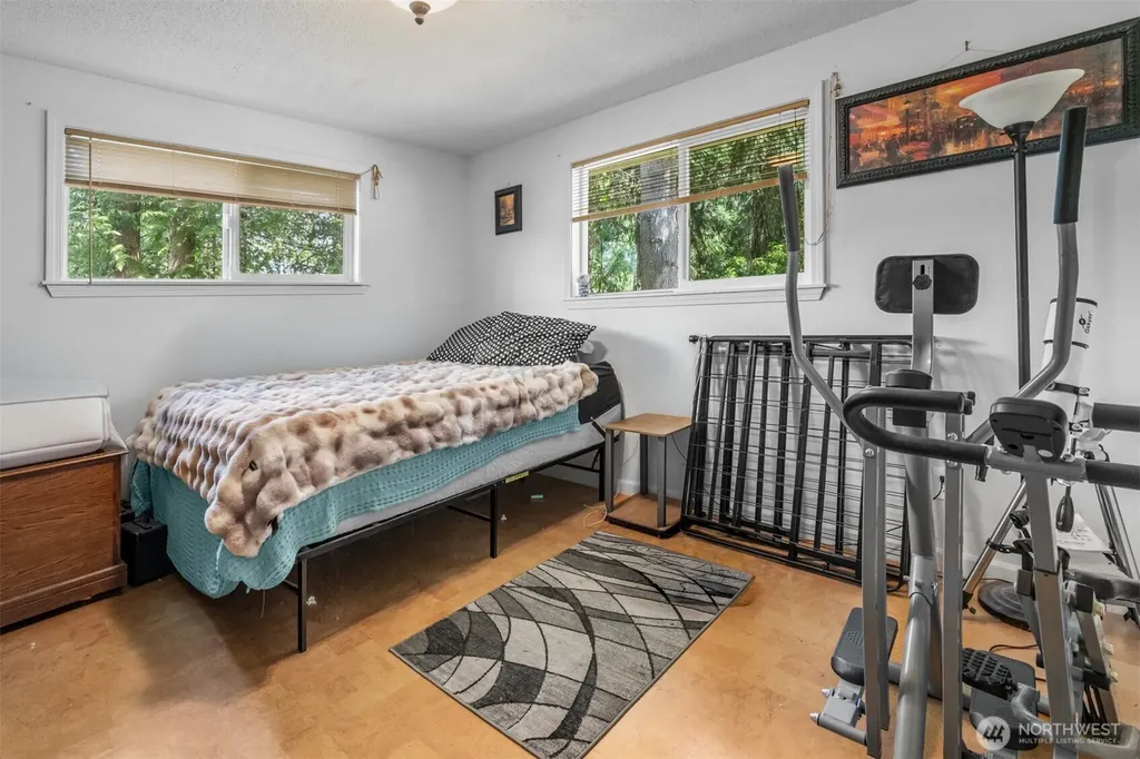 10905 138th Avenue SE Rainier WA 98576