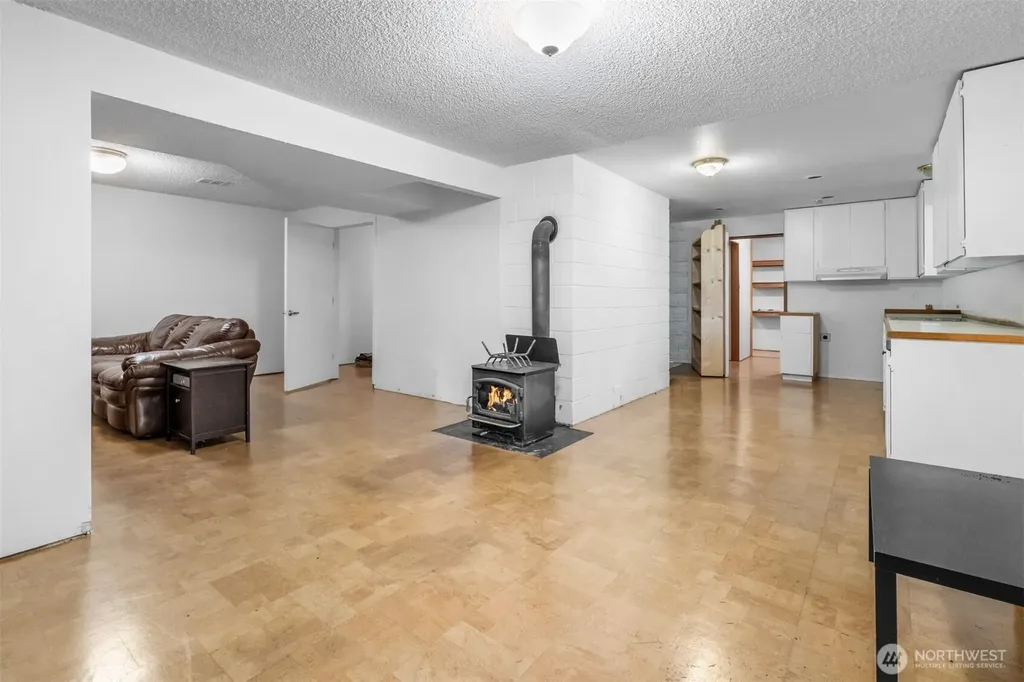 10905 138th Avenue SE Rainier WA 98576