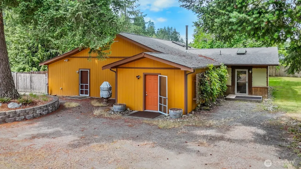 10905 138th Avenue SE Rainier WA 98576