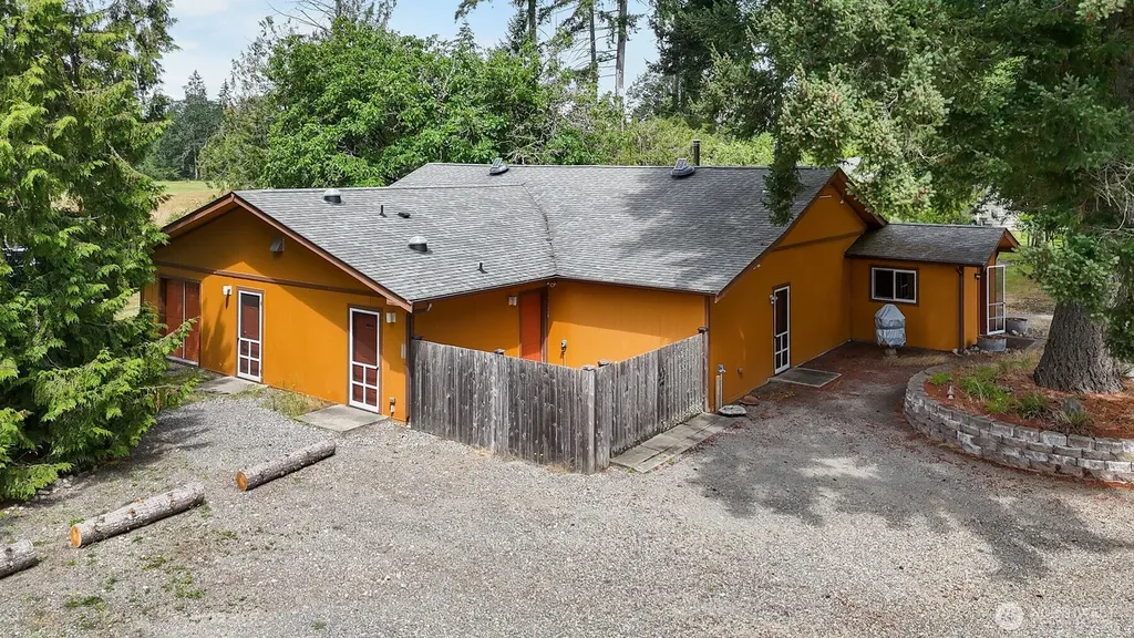 10905 138th Avenue SE Rainier WA 98576