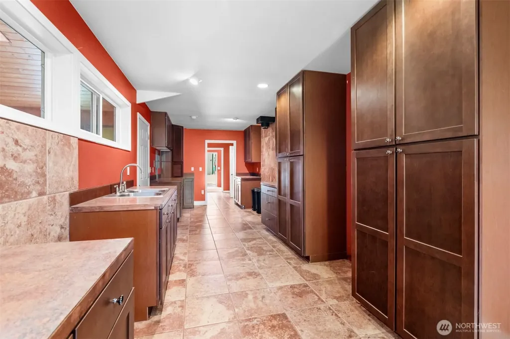 10905 138th Avenue SE Rainier WA 98576