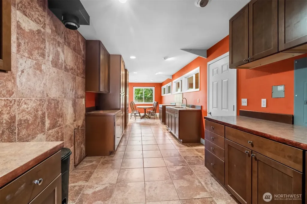 10905 138th Avenue SE Rainier WA 98576